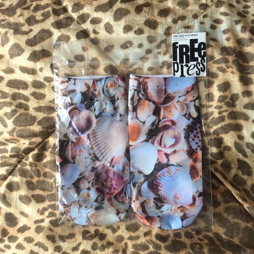 Free Press “Shell Cluster Sublimination” Socks - Picture 1 of 2